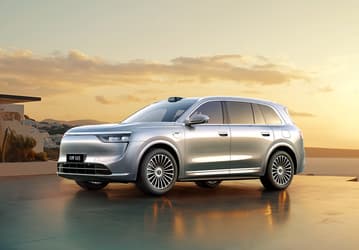 Дешевый аналог Toyota Grand Highlander и Li Auto L9 от Huawei и Seres стал суперхитом в Китае: почти 50 тыс. заказов за 3,5 дня
